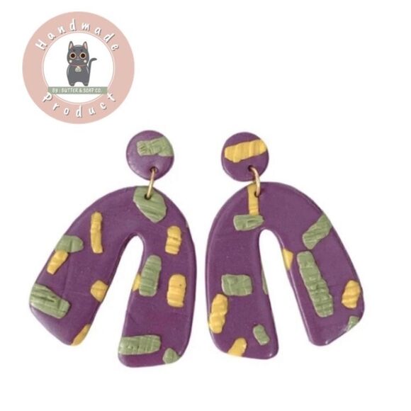 💜Celebrations Purple Arch Shaped Clay Earrings Hypoallergenic - Picture 1 of 4